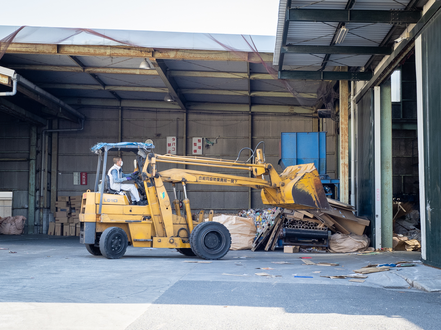 ショベルローダ